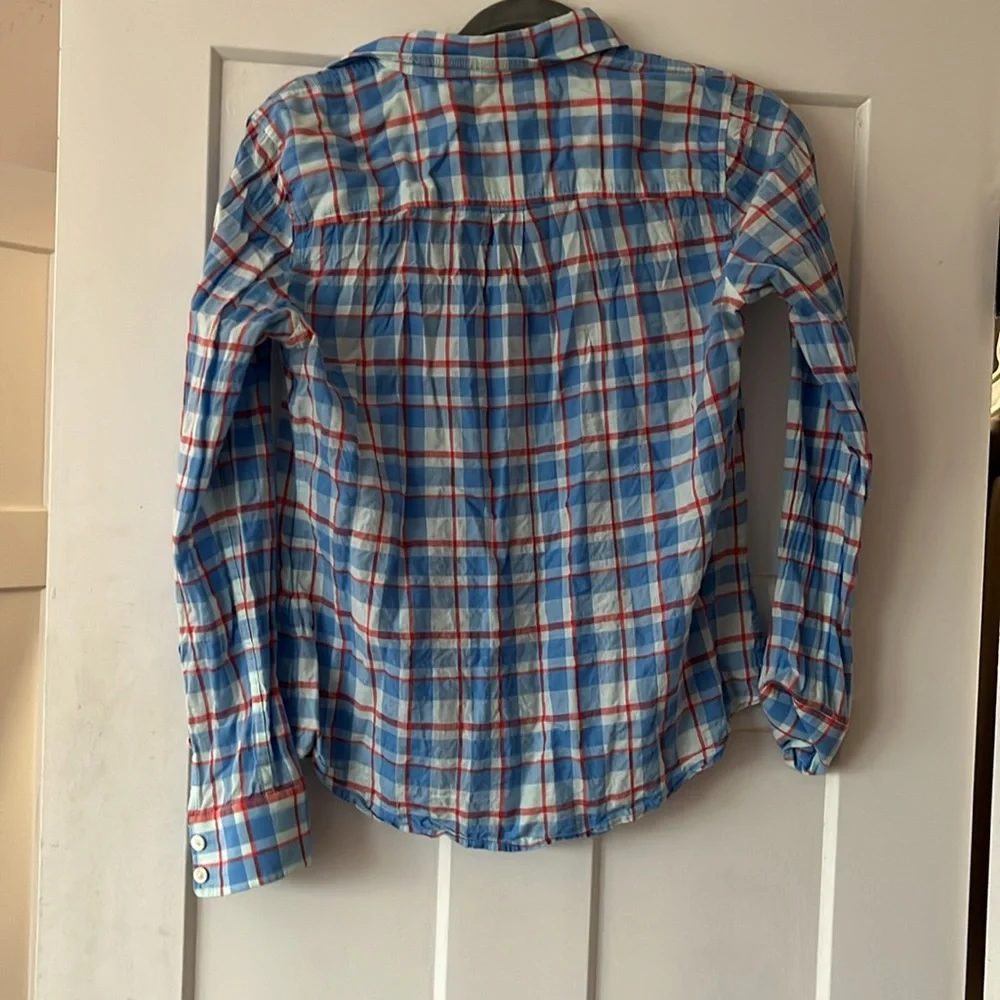 Lightweight button up - Picture 2 of 4